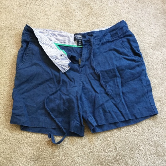 Jones New York linen walking shorts - Picture 2 of 3